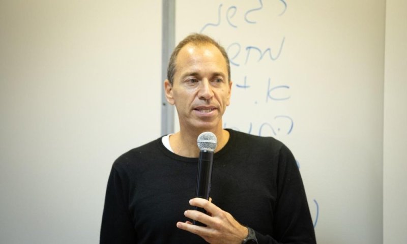 החרדה משתלטת? כך תנצחו אותה לפני שהיא מנצחת אותכם - השיטה הסודית של ד"ר אמיר קוליק מ'מרכז ישיר'