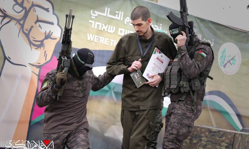המתנדבים התגייסו לצבוע את דירתו של שורד השבי