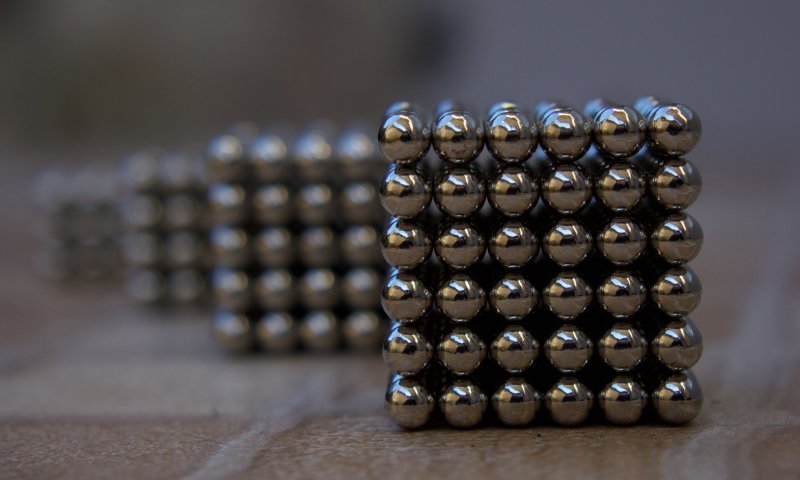 התלוננה על כאבי בטן 4 ימים: בבית החולים גילו שבבטנה יש 100 מגנטים ש"צבטו" את המעיים