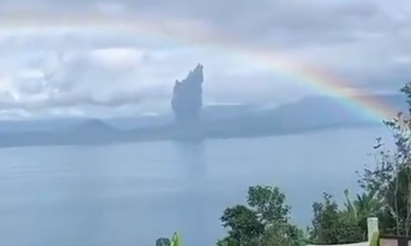 מחזה מרהיב: הר געש מהקטנים בעולם התפרץ בפיליפינים