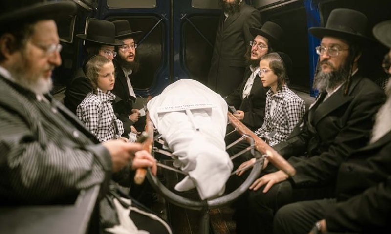 שלושה זוגות תאומים נולדו בנס; מי יחזיק אותם אחרי פטירת האמא?