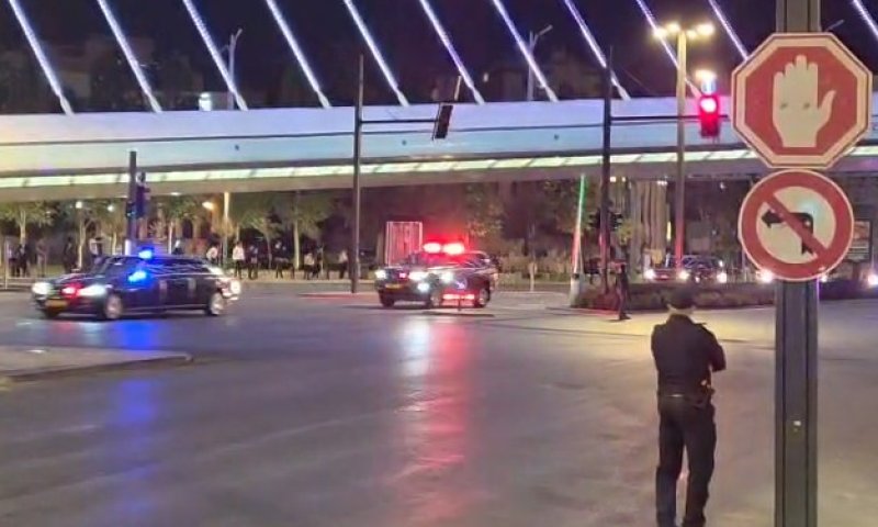 צפו: שיירת הרכבים של סגן נשיא ארה"ב חוצה את ירושלים