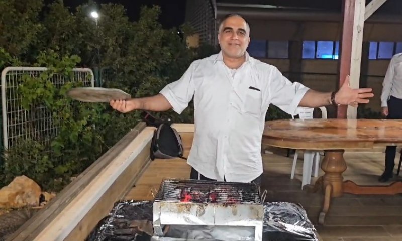 פטנט גאוני: כרמלי מציע – "כך תנפנפו על המנגל בלי קושי"