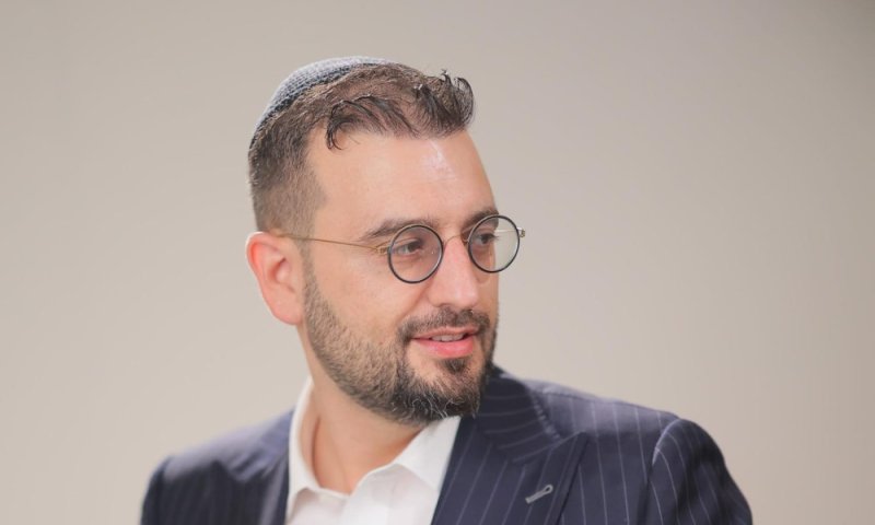 צפו בסרטון של התסריטאי ויוצר התוכן דודי קפלר שלא יכול לפספס יום בלי נורדיק